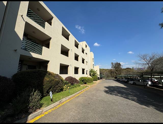 1 BEDROOM APARTMENT FOR SALE IN BRYANSTON